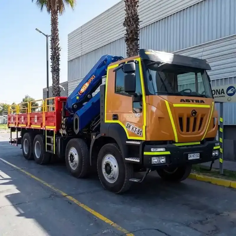 Arriendo de Camión Pluma 11 Ton. Astra modelo Grúa PM 50.5PX en SK Rental con cobertura nacional.